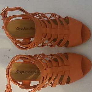 Women sandals size 6